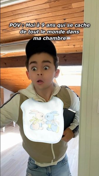UN JEUNE SE CACHE🛌🤣#humour #shorts