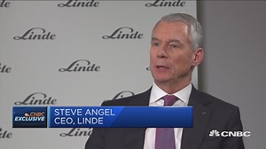 We have to find growth in markets like health care and decarbonization, Linde CEO says