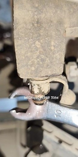 How To Bleed Your Clutch (Air Bleeding Your Clutch Release Cylinder)🙂🙃 #shorts