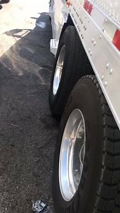 188K views · 596 reactions | Please check your truck and trailer before to leave , this was in Laredo Texas . | Truckers | Facebook
