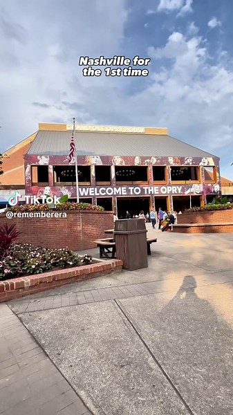 Experience the Best of Country Music at the Grand Ole Opry