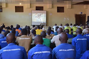 “Os Dez Mandamentos – O Filme” é exibido em presídio angolano