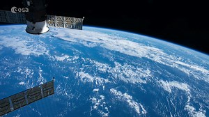 606K views · 67K reactions | On a tendance à filmer la Terre qui...