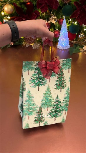 380K views · 5.2K reactions | I Love how this Gift turned out with this Cute little Bow ✨ COMMENT ‘SLOW’ if you need a STEP-BY-STEP tutorial for this wrapping technique  Images Captured and Edited by @stulux_  Music in this video is licensed through Epidemic Sound #christmas2025 #christmascountdown #christmas #giftwrapping #228stulux | StuLux Gift Wrapping | Facebook