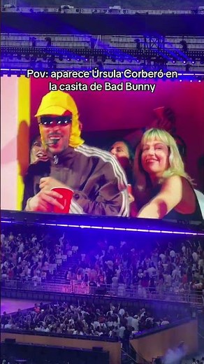 Bad bunny con Ursula Corbero en la casita🥹 #badbunny #úrsulacorberó #concierto #barcelona