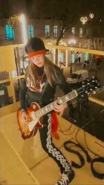 The Reaction of Paris Residents When 100 Musicians Surprised Them on Christmas Eve (Mega Flashmob)