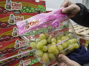 What your fruit has been through: A green grape's journey through a global supply chain on edge