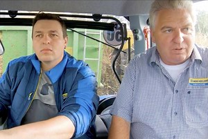 When your entire day is spent out on the field, it helps to have a machine built with efficiency and reliability. The T6 Dynamic Command™ has been DLG tested as the most fuel efficient tractor in its class. When asked, Harald said, “with a 28 cubic meter trailer connected it consumes 10 -11 litres per hour.” This is of course a very good value, but nevertheless you don’t miss anything in performance.” #LetsGetItDone | New Holland Agriculture