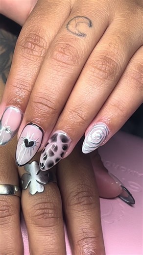 Ig: enerma_studio 😻🖤🖤 #fyp #nails #clientes #undiaconmigo