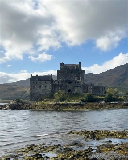 🏰 Eilean Donan Castle, Scotland One of Scotland’s most iconic landmarks, standing proudly where three lochs meet. A place where history, legend, and beauty come together. ✨🏴 #EileanDonanCastle #Scotland #Highlands #ScottishHeritage | Amazing Scotland