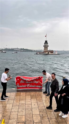 Istanbul City on Instagram: "📍The most beautiful moment in life… 🙏I promise to be your sunshine on cloudy days and the calm during the storms. Will you be my forever love and marry me? We wish our couple @nilaysolmaz_ & @m_erennn a lifetime of happiness 💐🌷🙏 💝👈💐🌷 #marriageproposal #goturkey #galatatower #visitistanbul #istanbulda1yer istanbulcitylover exploreturkey exploreturkiye seyyahser evli̇li̇k evliliğeilkadım"