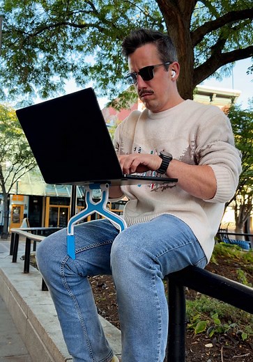 Innovative Laptop Stand Powered by Thigh Grip