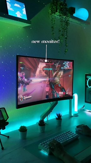 Monitor update! ✨ This is the MSI Optix G27C5 🤍 Huge upgrade cause I had my old monitor since I first got a pc (around 5 years ago) haha Didn't record the unboxing process cause it was a mess 💀 #setupinspiration #pcgamingsetup #gamingpage #desksetups #deskinspiration #aesthetic