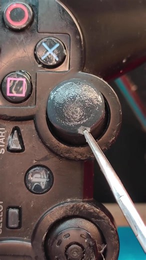 Cleaning ps3 controller botton 😍#cleanphone #waitforit #satisfying #iphone #usa🇺🇸