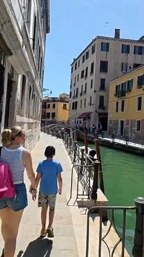 SUNNY VENICE WALK: Exploring the Canals 🇮🇹 | Summer Walking Tour #Shorts