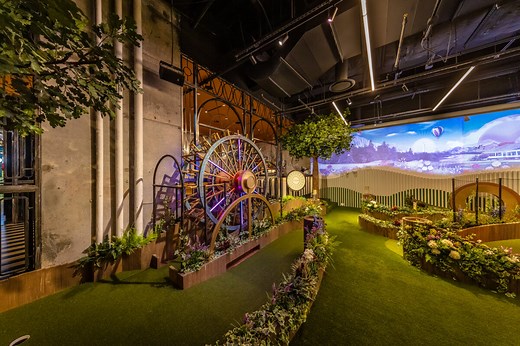 Adults-Only Mini-Golf Course Opens in NoMad