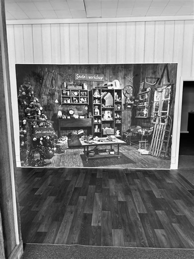 This is the first time we’ve ever offered Santa’s workshop sessions! Comment “ME” if you want to know the details as soon as they’re ready!? #heidilynnphotography #chistmas #santasworkshop