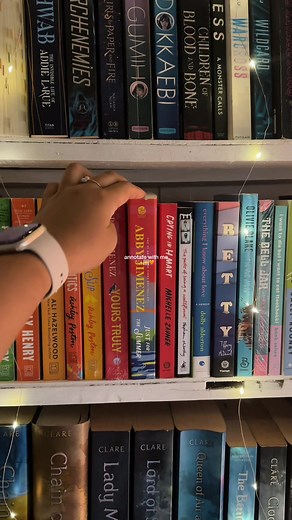 long time no annotation video ✨ #annotatedbooks #annotatewithme #justforthesummer #annotatingbooks #booktok #booktokfyp #roominspo #cozyvibes #pinterestaesthetic #fyp