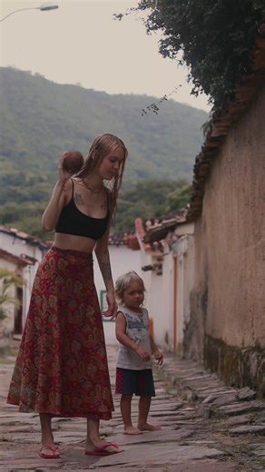 Receita completa do arroz doce 🌱 Ingredientes: 1 xícara de arroz 2 xícaras de água 700 ml de leite de coco (caseiro ou de caixinha) 1 xícara de açúcar mascavo 1/2 xícara de coco ralado Canela a gosto Modo de preparo: Comece cozinhando o arroz com as 2 xícaras de água até ele ficar bem macio e a água secar. Enquanto isso, em outra panela, coloque o açúcar mascavo e leve ao fogo baixo até ele derreter completamente. Depois vá adicionando o leite de coco aos poucos, mexendo sempre, até formar uma 