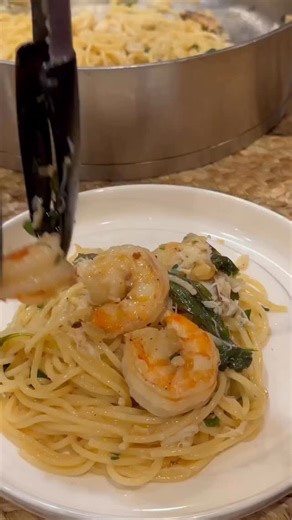🍽️🍤Best Shrimp Scampi Recipe (with Crab) 🦀🍽️ Type “RECIPE” and I’ll send a direct link to your inbox! #shrimpscampi #pasta #easydinner https://www.dinnerin321.com/shrimp-and-crab-scampi/ | Dinner in 321