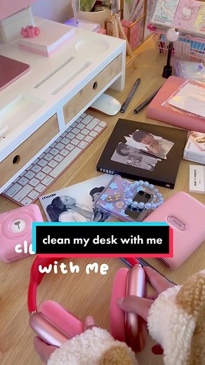 clean and organize my desk with me 🤝🏻 #desksetup #desktour #deskorganization