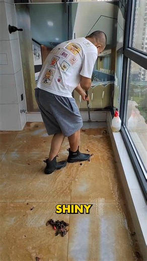 583K views · 1.2K reactions | Quick tile cleaning with squeegee strokes #SqueegeeTool #CleanTiles #SmartCleaning | YNP Media | Facebook