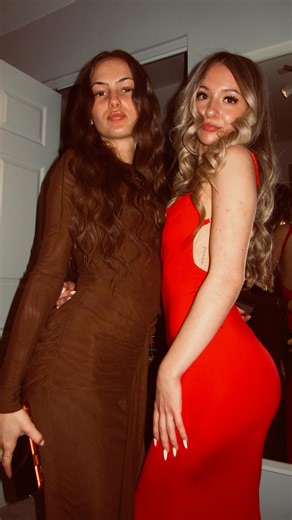 Laura on Instagram: "always queens • • • • • #modestfashion #womanofvalue #goingout #modestdress #modesteventwear"