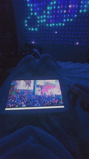 Back to 2013 #samsung #nistolgic #retro #newyear #vibes #transformation #usa #new #old #tablet