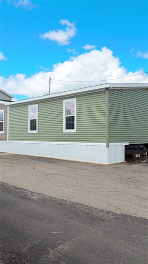 Looking for a spacious and modern home in New York that’s perfect for entertaining? 🏡Meet the Elevate 60 — a stunning 1,600 sq. ft. manufactured home that blends open-concept living with sleek design and comfort. ✨ Home Highlights: 🛏️ 3 Bedrooms | 🛁 2 Bathrooms 🎬 Modern entertainment center — perfect for hosting get-togethers 🍳 Beautiful, contemporary kitchen with plenty of space to gather Built in New York, the Elevate 60 delivers modern style, smart layout, and affordability — all in one 