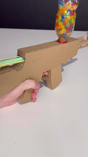 Como fazer uma arminha de gel com papelão: tutorial passo a passo