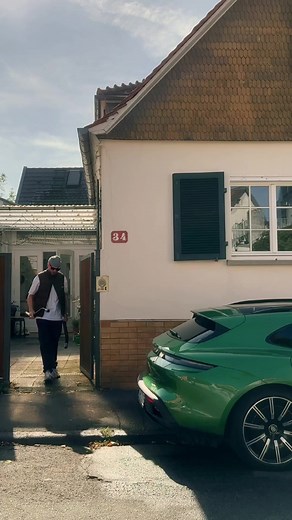 How to 🚗 🚲 . . . #porsche #porschemoment #porschetaycan #porschetaycansportturismo #pasnormalstudios #outsideisfree #standert #standertbicycles #porschelife #porscheclub | Cars gadgets knowledge