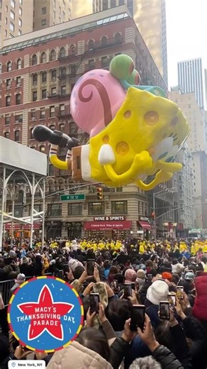 SpongeBob lit up the Parade with his iconic cheer!#shorts #youtubeshorts #newyork #nyc #spongebob