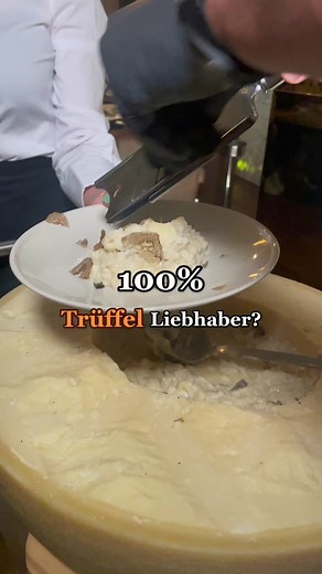8o8 Restaurant & Cocktailbar | Traumhafte Pasta aus unserem Parmesanlaib✨ . . . #restaurant #vienna #restaurantsvienna #cocktails #viennacocktails #dinner #austria #viennafoodies #viennaeats#pasta #trüffel #trüffelpasta #trüffelpastavienna #viennafoodblog #wheretoeatinvienna