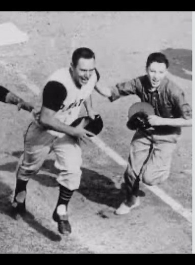 1960 World Series ended on a home run by Pittsburgh Pirates 2B Bill Mazeroski.