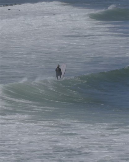 🎟️ Swell At Scorpion Bay https://www.youtube.com/watch?v=oMu93NtJqy0 🏄‍♂️ Kassia Meador, Cliff Kapono, Josh Hall 🎬 Evan Schell 📐 10'10 Le Sliviar by Josh Hall Surfboards 🎵 "Baja Norte" & "Hawai'i Kai" by Magic Sands 🇲🇽 Scorpion Bay, San Juanico, Mexico ⏱️ 6min 🗓️ 2025 #surfing #NobodySurf | NobodySurf