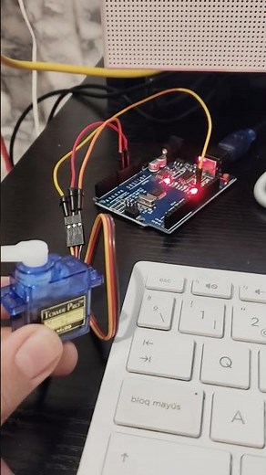 Servo motor free Code Arduino uno