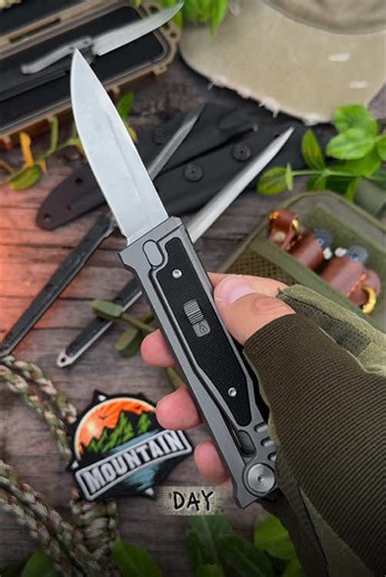 What is in your EDC setup? 🤔 #edc #edcknife #edctool #edcgear #outdoor #outdoorlife #survival #survivaltips #survivalmode