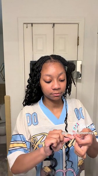 Versatile Loc Styles for Women: Miracle Knots