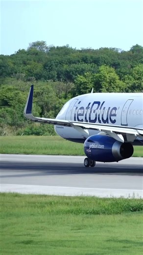 JetBlue A321 on the takeoff roll 🛫heading back to JFK 🇺🇸 . . #jetblue #a321 #planespotting #aviation #fyp