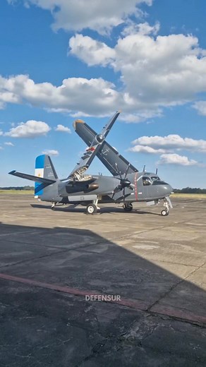 #Nostalgia | Grumman S-2T Turbotracker, en la Base Aeronaval Punta Indio (BAPI). Llegando al final de su vida operativa, el Tracker característica 2-AS-23 participó de la jornada de puertas abiertas del pasado sábado 1 de noviembre en Punta Indio. Para muchos, ha sido la ultima vez que se observa en vuelo al último "búho" en servicio de la Escuadrilla Aeronaval Antisubmarina, previo a su próxima desprogramación. | Malvinas en la Mira - Defensur
