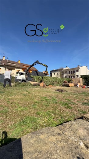 🌱 Recollida dels 2 pins talats ahir i plantació de 2 alzines al mateix jardí. Substituïm arbres amb risc per espècies més estables i adequades a l’entorn. Prevenció i responsabilitat ambiental sempre de la mà. — 🌱 Recogida de los 2 pinos talados ayer y plantación de 2 encinas en el mismo jardín. Sustituimos árboles con riesgo por especies más estables y adecuadas al entorno. Prevención y responsabilidad ambiental van de la mano. #Arboricultura #TreeManagement #Replanting #TreballResponsable 🌲
