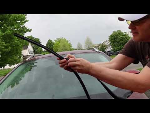 Replacing Wiper Blade for Ford Escape Rain-X - 810168 Latitude Water Repellency