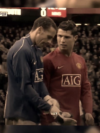 Ronaldo dan Reaksi Ferdinand Jadi Kiper