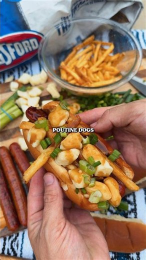 Poutine Hot Dogs 🇺🇸🇨🇦