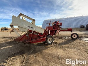 International 201 14' Self-Propelled Windrower | Agriculture