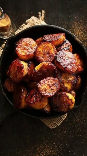 a𝗳𝗿𝗼𝗳𝗲𝗮𝘀𝘁 on Instagram: "🍽️ Crispy Fried Plantains 🍌🔥 Easy & Tasty Side Dish! Delicious and easy plantain recipe 🍌! Perfectly fried, sweet or savory – great as a snack, side dish, or breakfast treat. Quick to make and full of flavor! Ideal for Caribbean, African, or Latin-inspired meals 🌿✨ Video Credit TikTok ID: @sim_simmer__ #afrofeast #food #recipe #instafood #foodie #easyrecipes #homemadefood #foodlover #quickmeals #plantainrecipe #bananaideas #caribbeanfood #africanfood #dinner