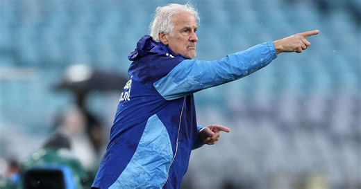 Técnico de Curaçao pede demissão a um mês da Copa do Mundo | CNN Brasil