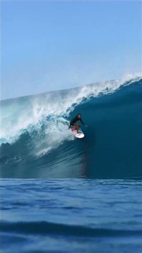 Pretty Waves Go With Pretty Smiles | Vahine Fierro