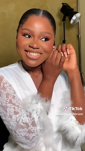 Dear brides to be, it’s totally fine if you don’t want to use a frontal wig on your wedding day. Your natural gair can work too☺️. #2025bride #bridalhairstyle #hairstylesforbrides