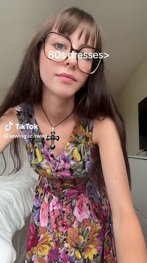 Iconic 80s Dresses: A Retro Fashion Revival